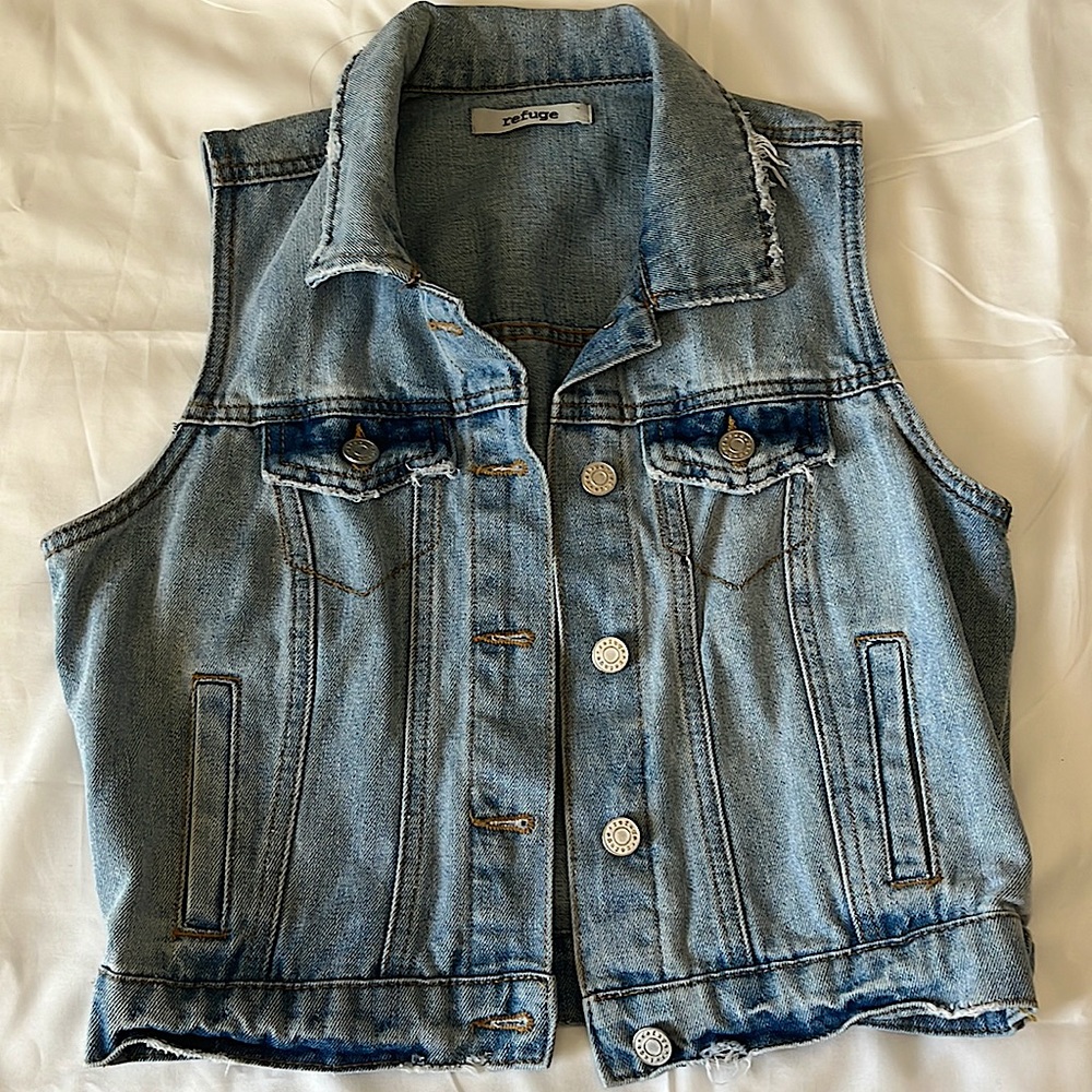 🚨NWOT Light blue Denim Crop Vest